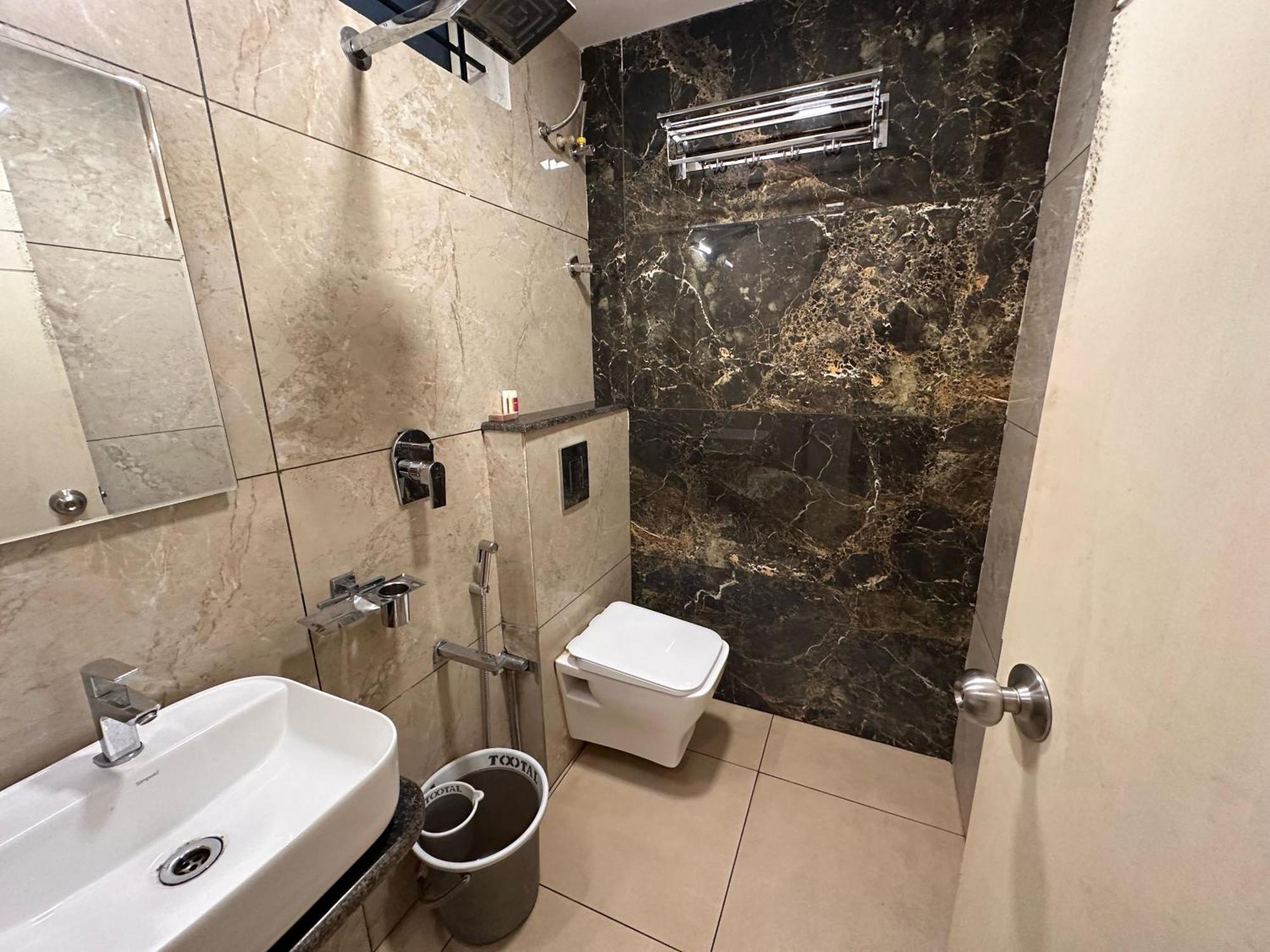 Collection O Local Square | Whitefield Hotel Bangalore Exterior foto